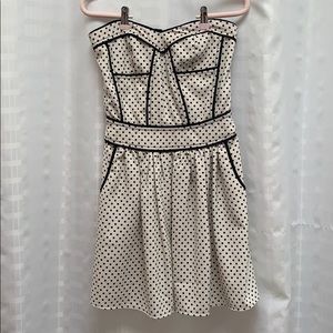 Sugar lips strapless dress with pockets!